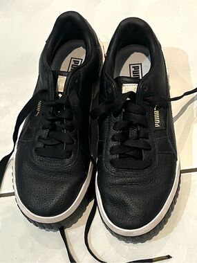 Women’s Size 7 Puma Black Leather Low-Top Sneakers with White Midsole